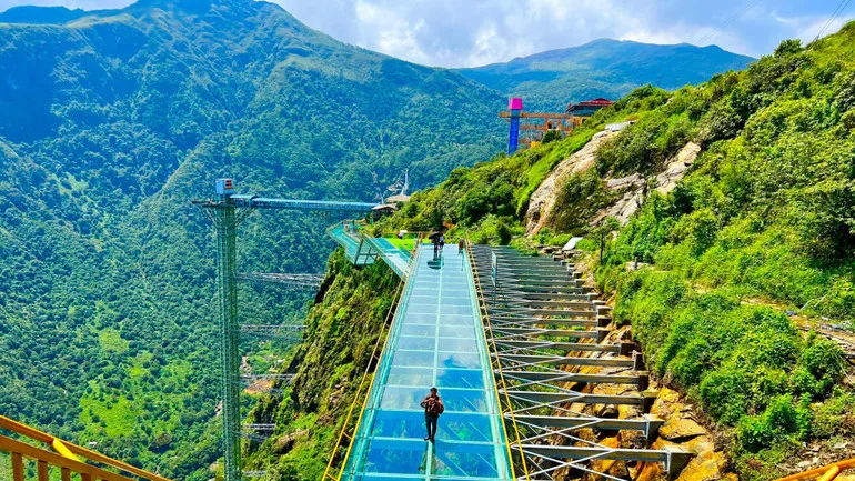 Experiencing the Sapa Glass Bridge: Views from O Quy Ho Pass