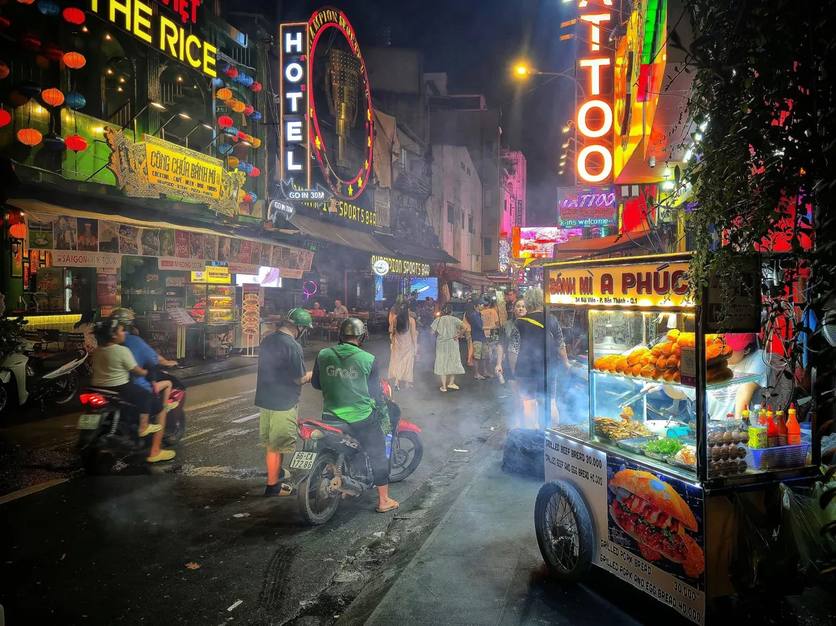 Ho Chi Minh City After Dark: Guide to Evening Activities and Entertainment