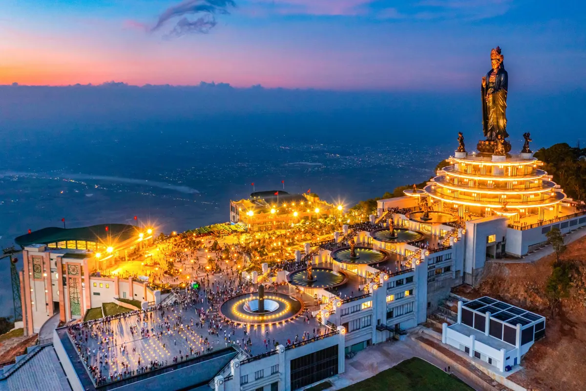 Visiting Tay Ninh's Cao Dai Temple: Architecture, Rituals, and Travel Guide