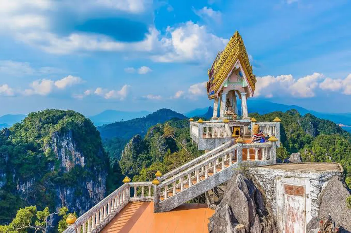 Discovering Railay Beach: Essential Sights and Activities