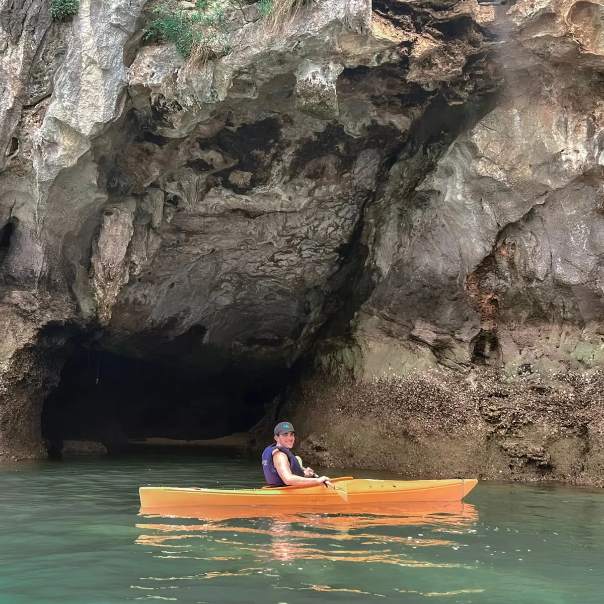Exploring Halong Bay: A Guide to 3-Star Cruise Experiences