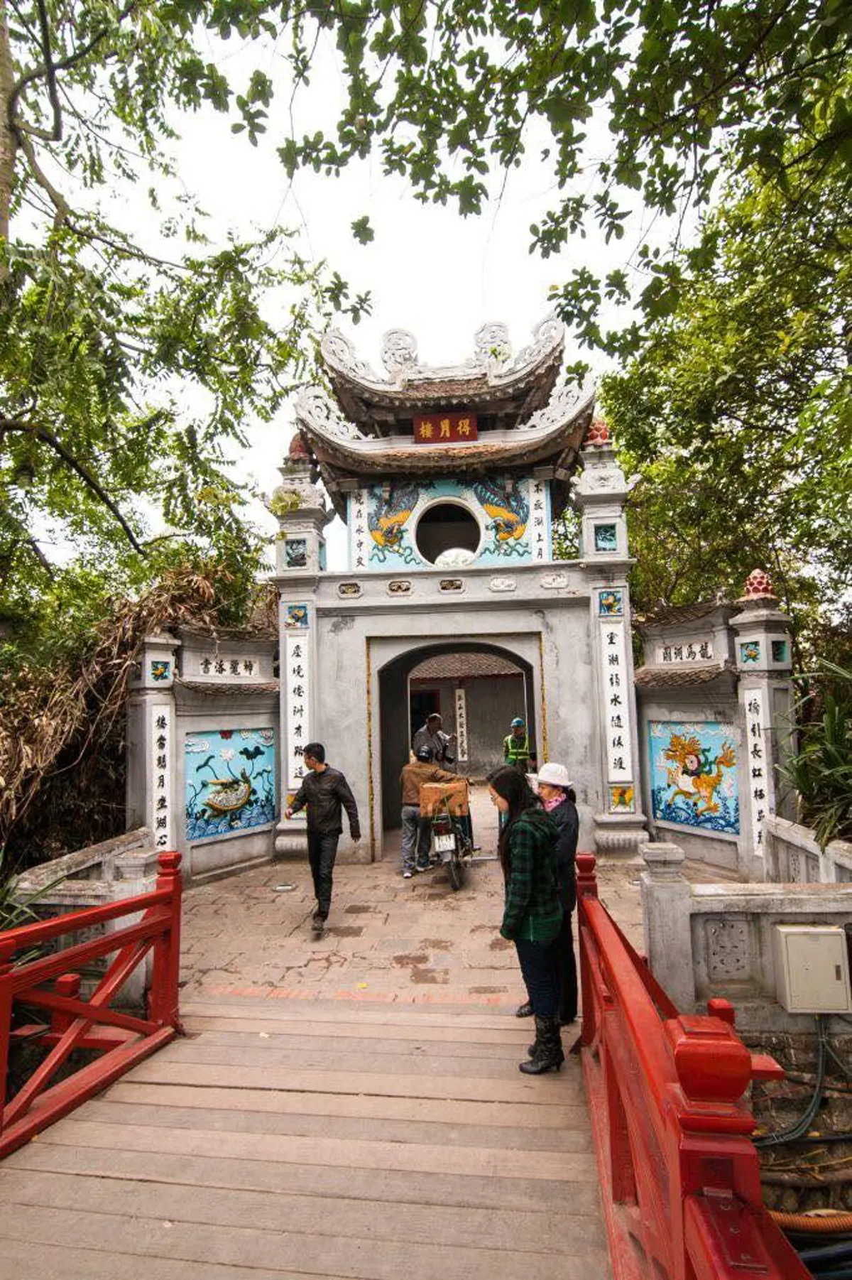Hanoi Street Photography: A Guide to Iconic Locations and Daily Life