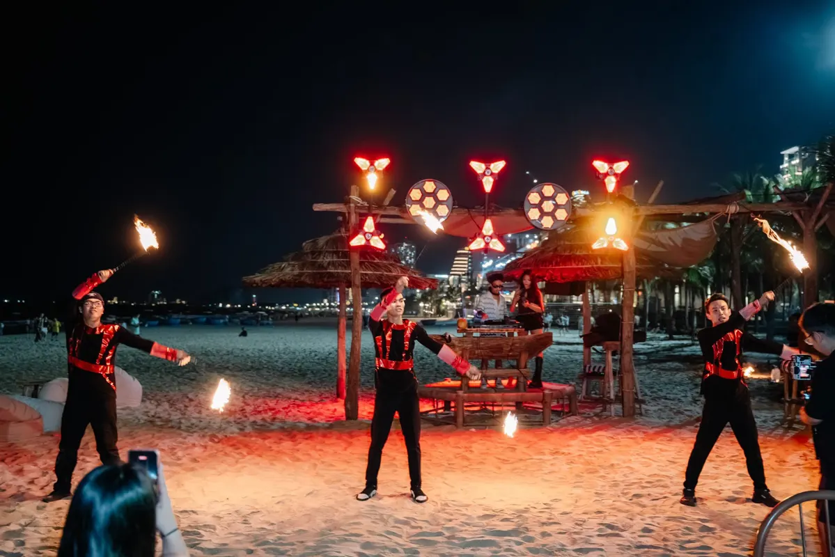 Da Nang Night Market Guide: Evening Activities, Food, and Shopping