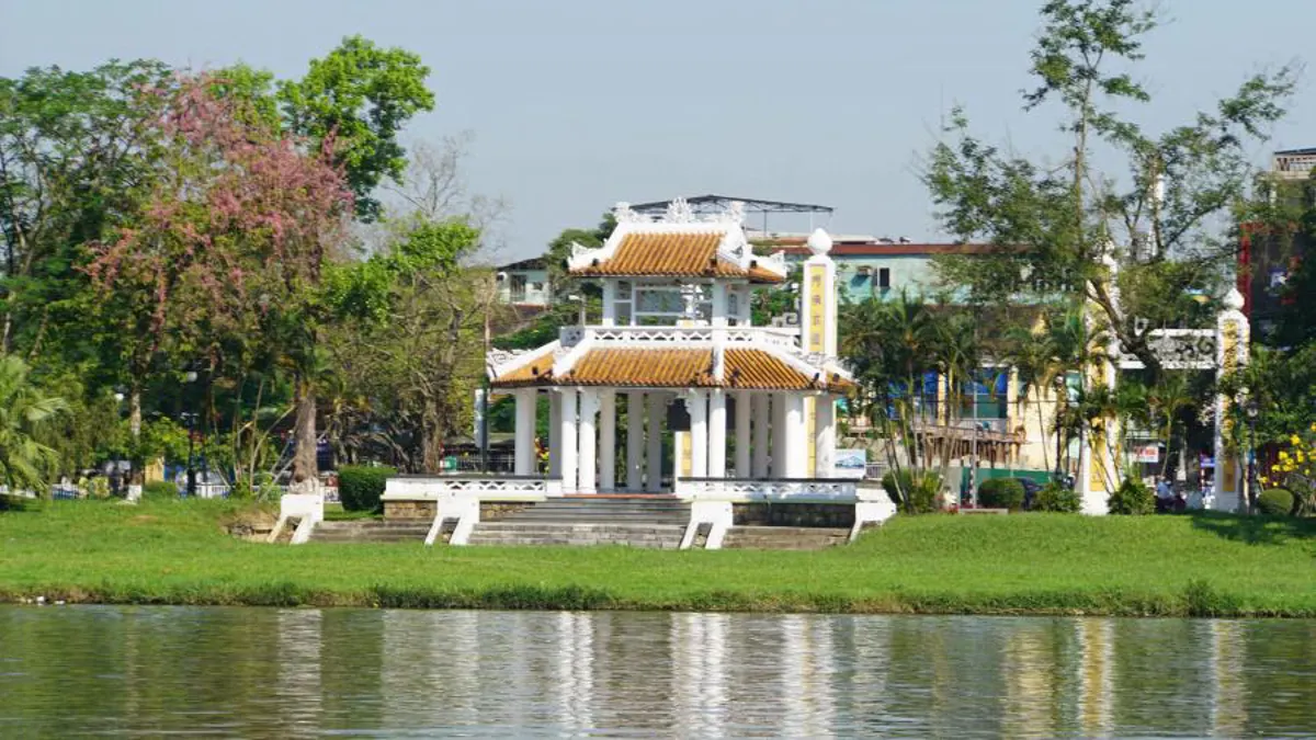 Bánh Bột Lọc: Hue's Signature Tapioca Dumpling Specialty