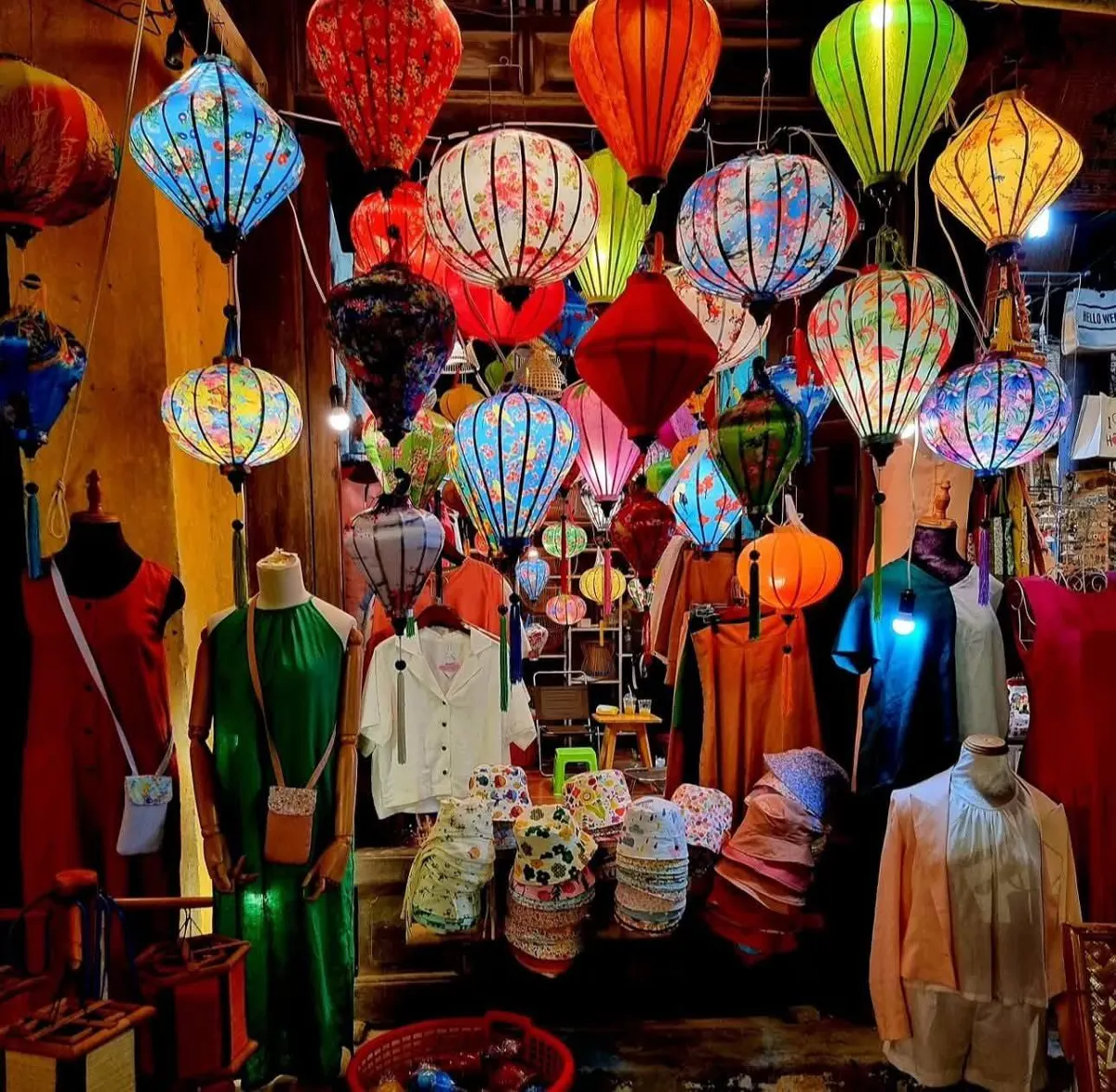 Where to Eat Seafood in Da Nang: Top Local Restaurants and Tips