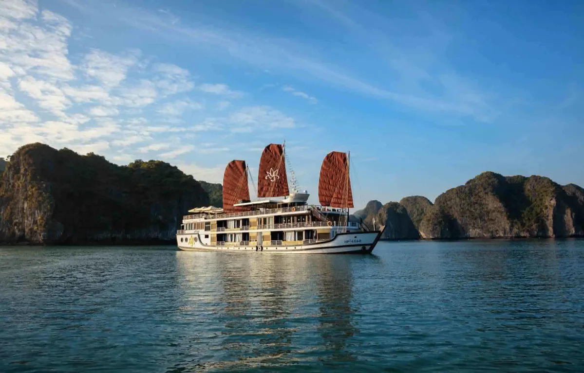Orchid Luxury Cruise: Halong & Lan Ha Bay 2-Day Discovery
