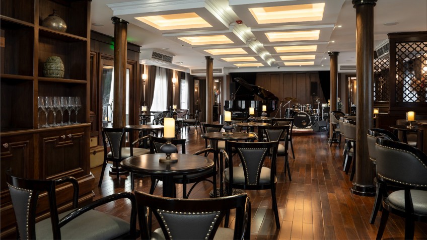 The cozy Piano Lounge