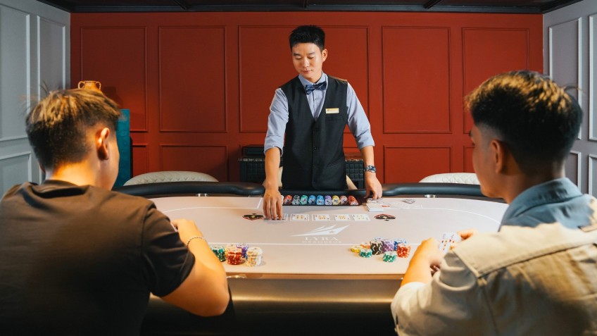 Poker And Cigar Club