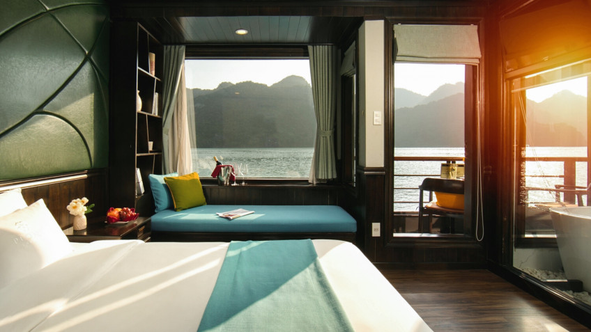 Sunlight Covers Whole High End Family Cabin