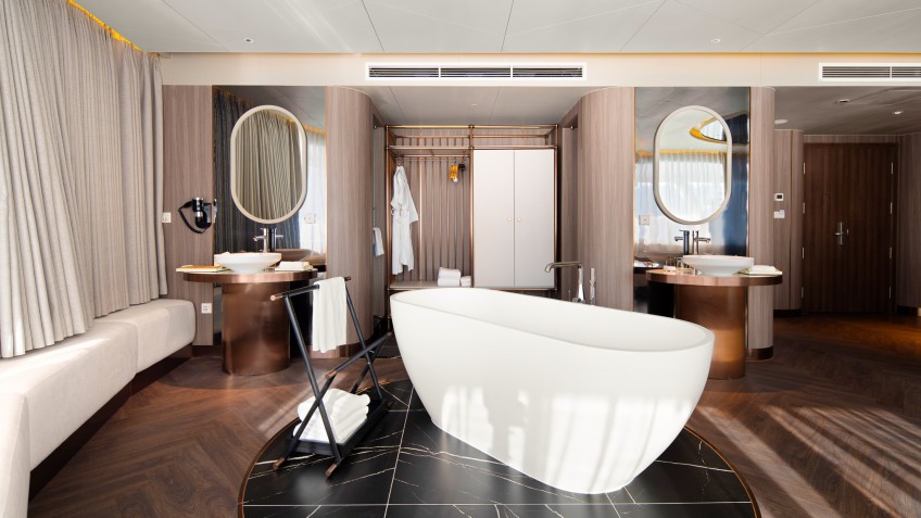 The spacious and luxurious bathroom