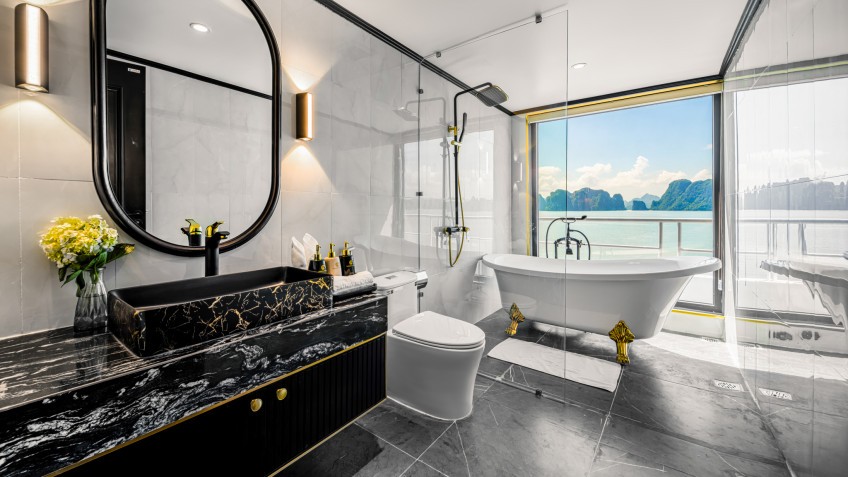 Pretty bay view from the Bathroom