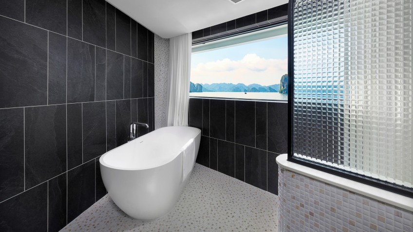 See the wonderful view while bathing