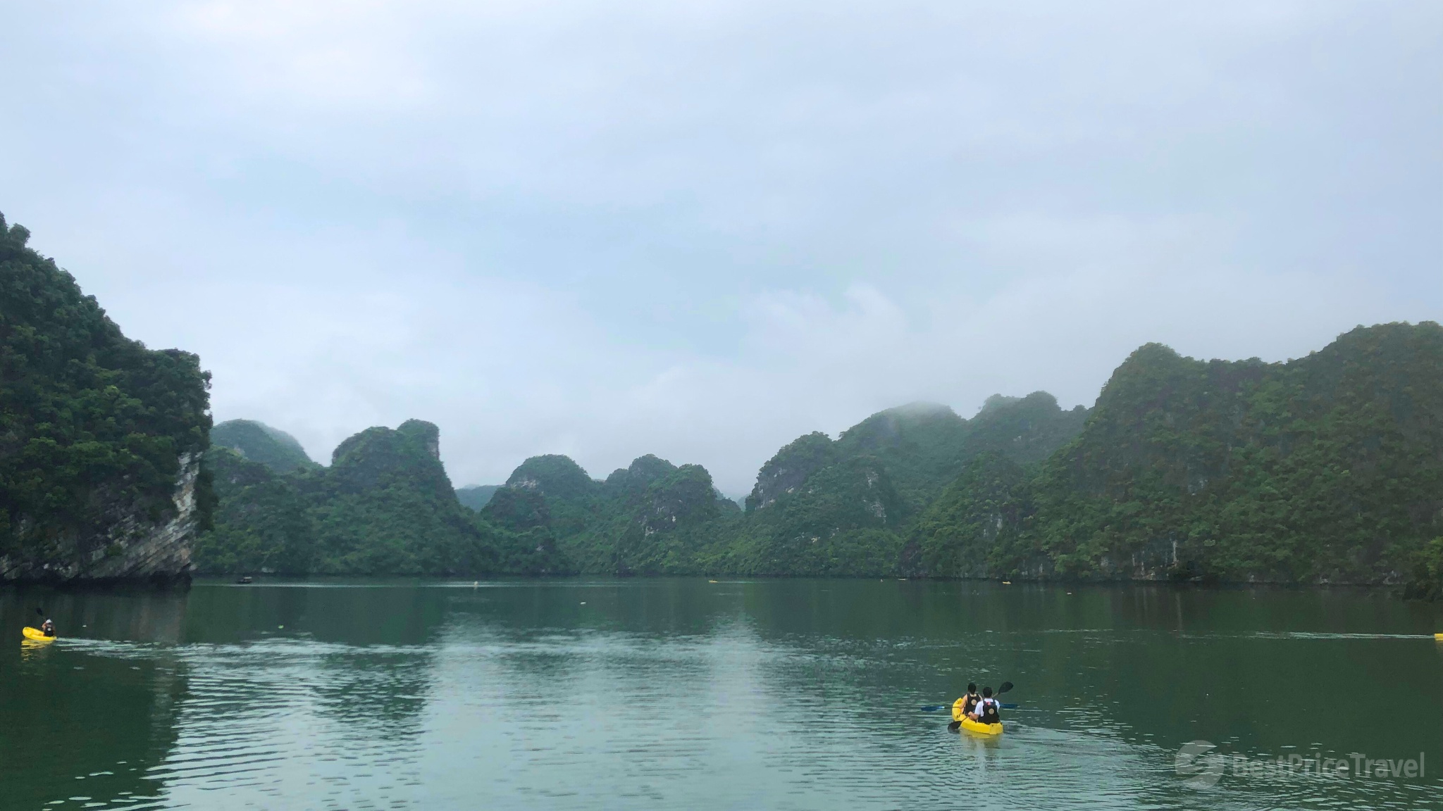 Let’s immerse ourselves in the attractiveness of the Tra Bau, one of the best kayaking spots.