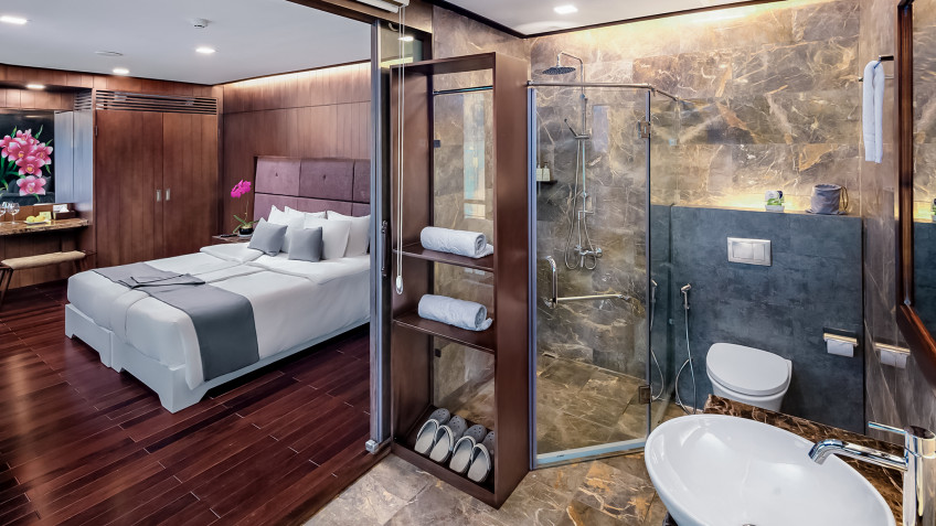 Comfortable en suite bathroom