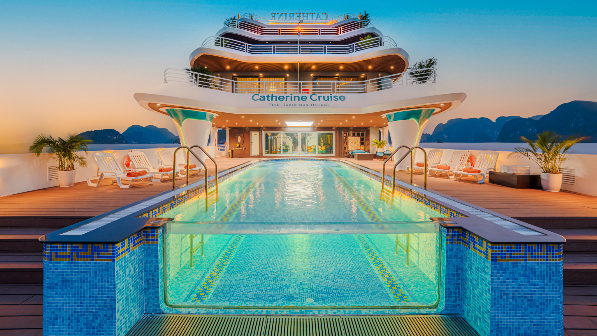 Large 4-season Panoramic Pool