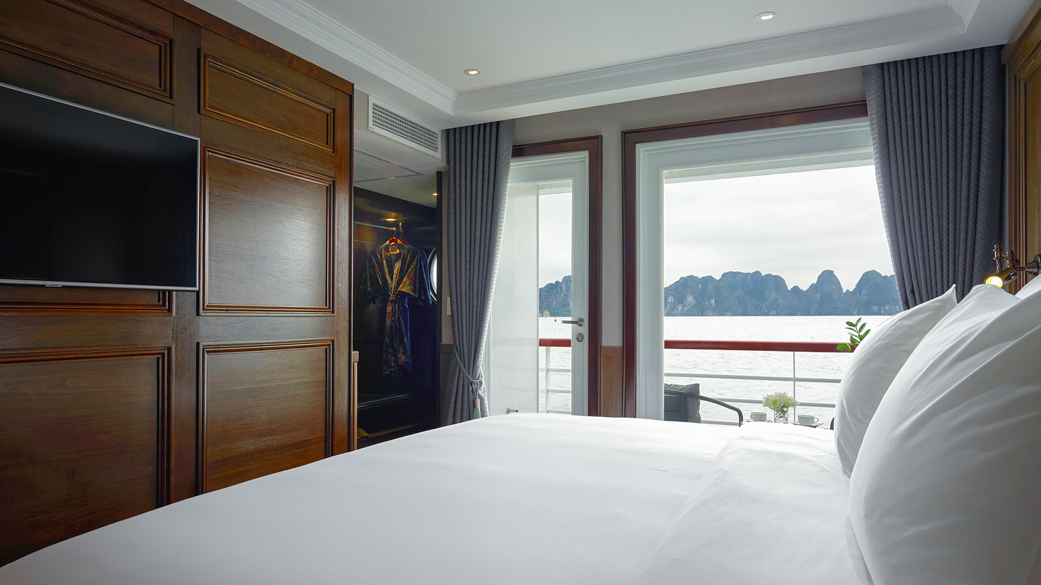 Executive Cabin With Elegance Decor