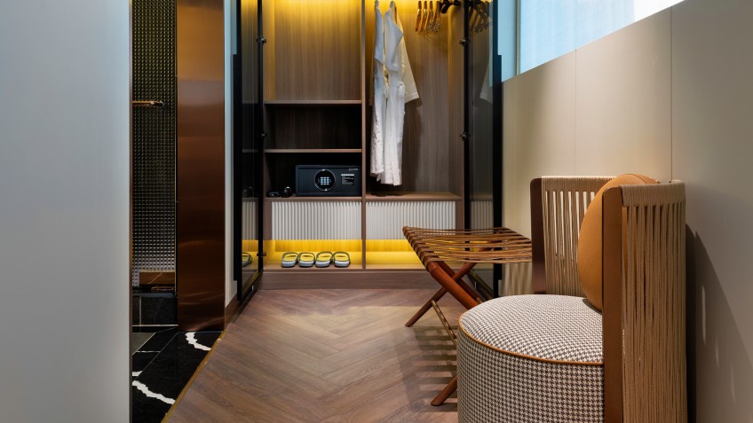 A luxurious walking closet