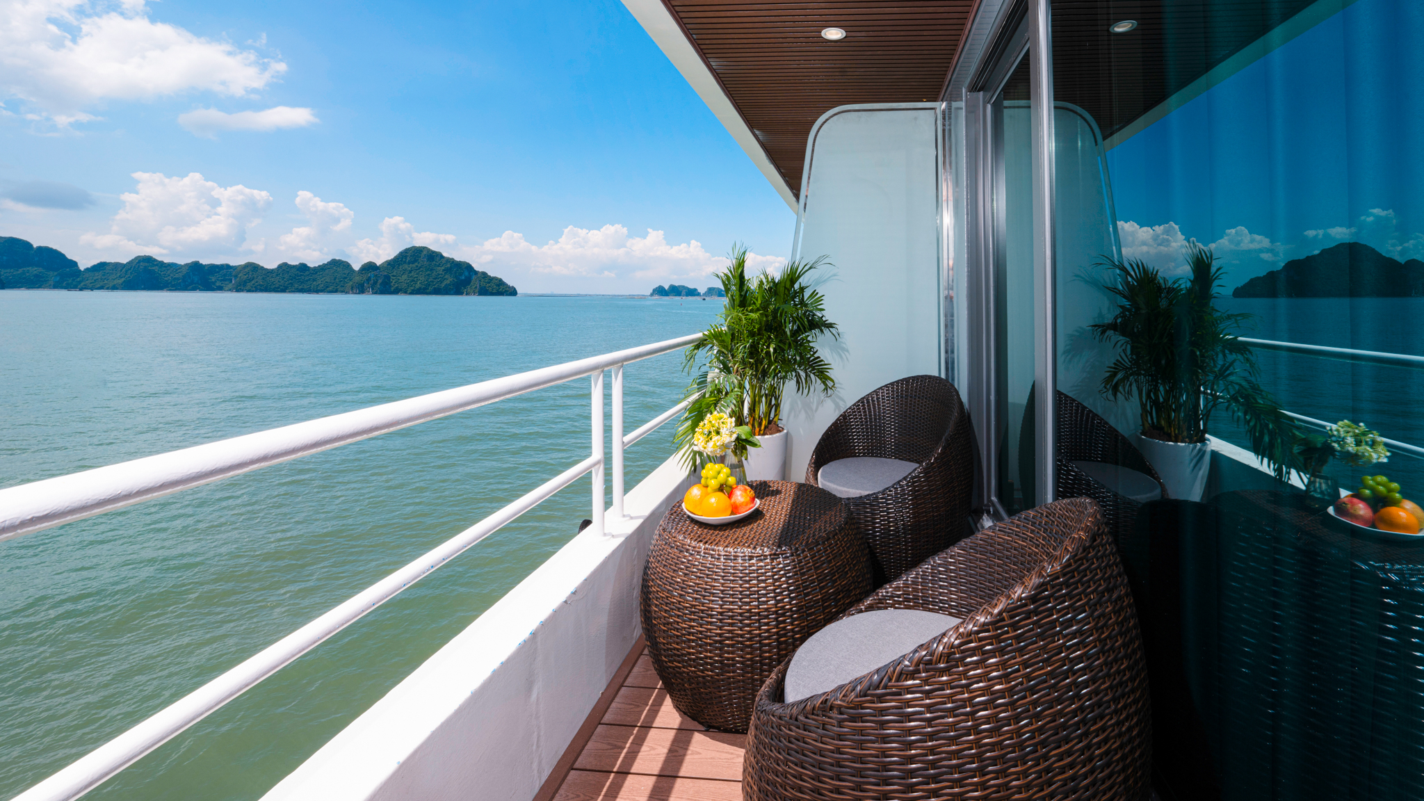 Airy Private Balcony