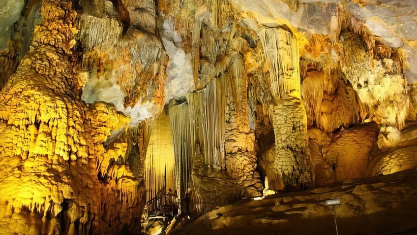 Me Cung Cave