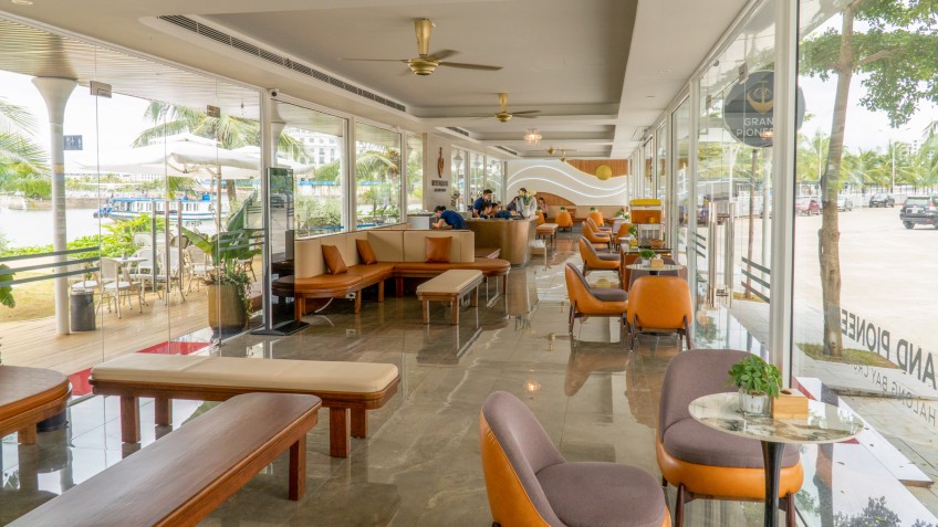 Waiting Lounge in Tuan Chau Marina