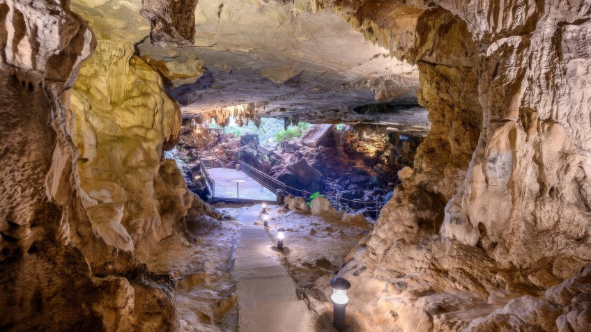 Trinh Nu Cave