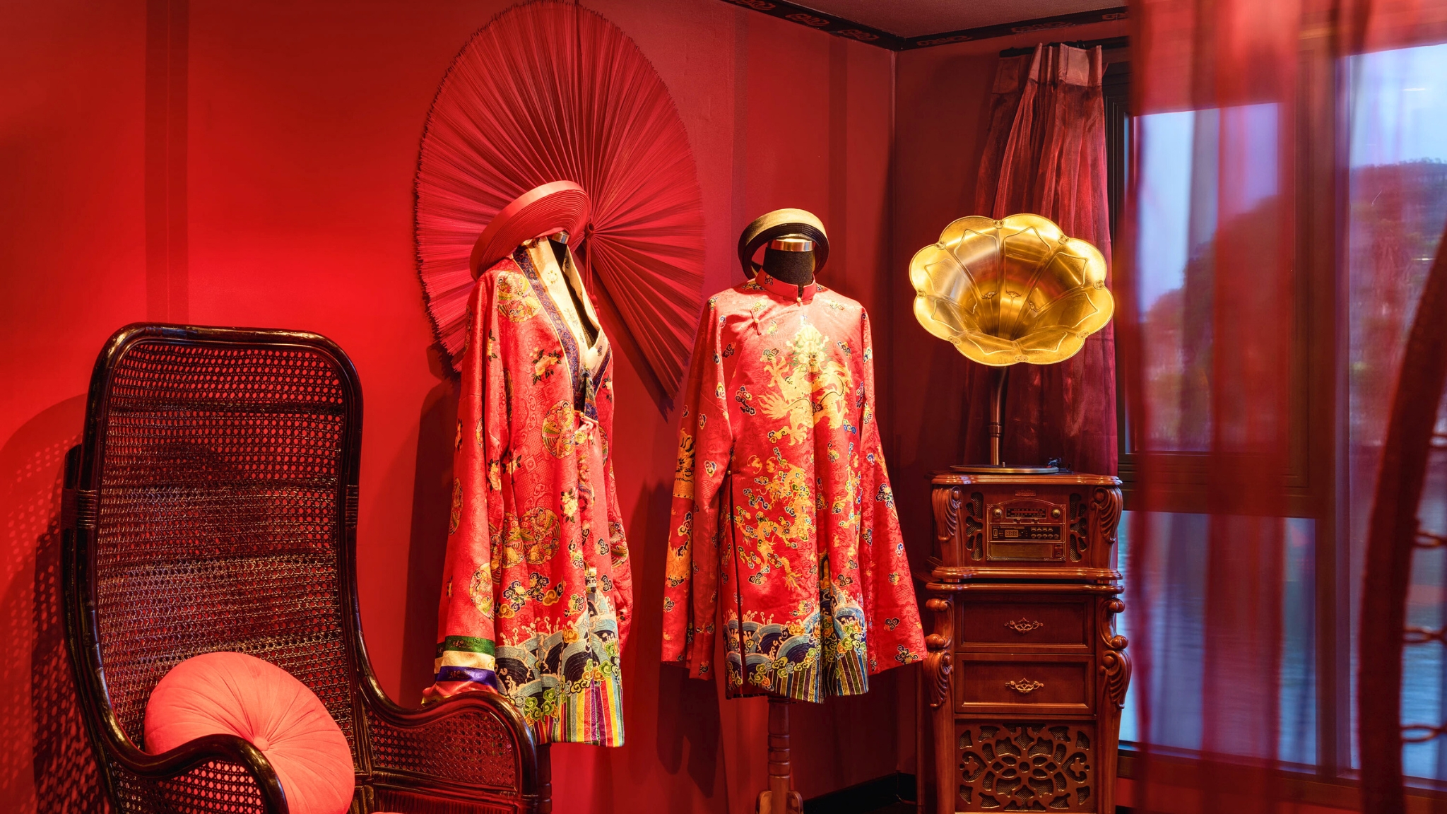 The art gallery on Indochine Cruise gives a nostalgic feeling about Vietnamese culture.