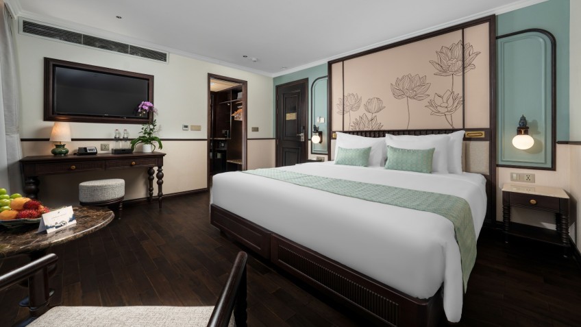 Airy Space For Two