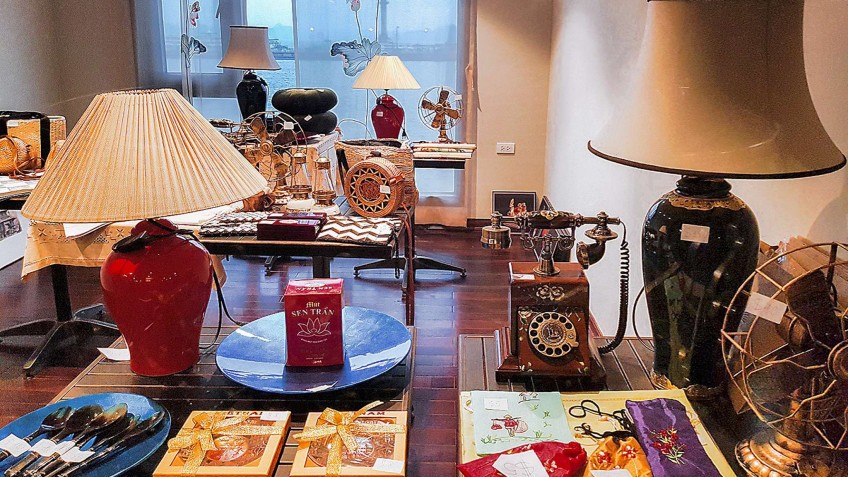 Interesting Boutique Shop With Nice Souvenirs
