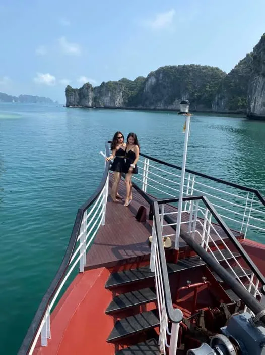 Vietnam Spiritual Wonders: Temples, Mountains & Halong Bay – 12 Days