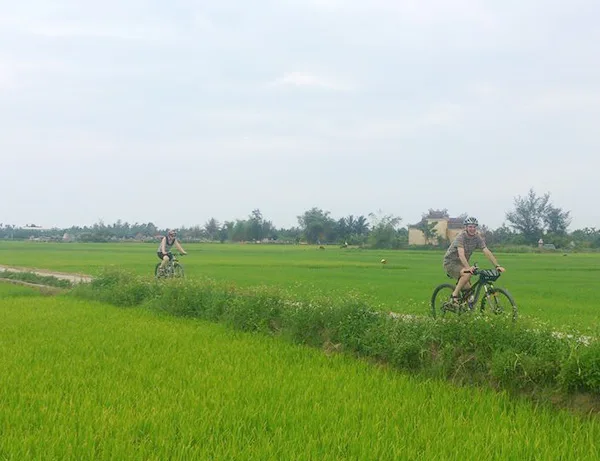Tra Que Village biking tour